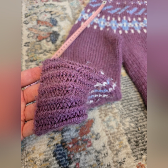 Hand knit sweater. Size XS -S. Material is soft and has some stretch. - Picture 5 of 7